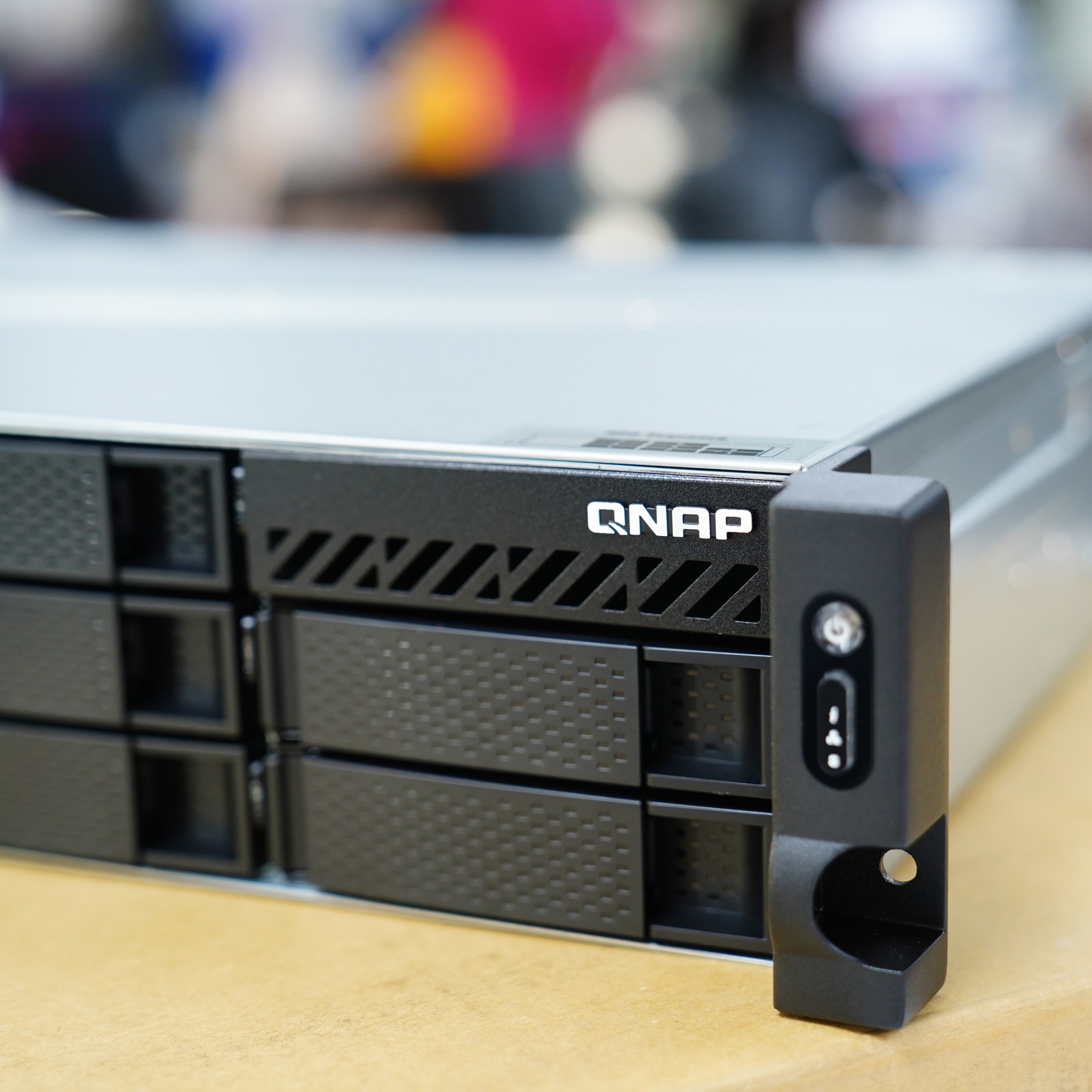 QNAP TS-864eU-RP: NAS linh hoạt, dễ mở rộng cho văn phòng và hệ thống kỹ thuật